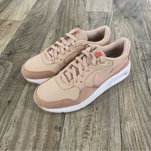 NIKE Women’s Air Max